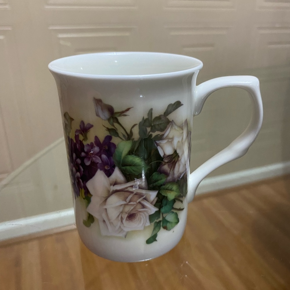 - Brand New Beutiful Multicolor Floral Stechcol Mug .